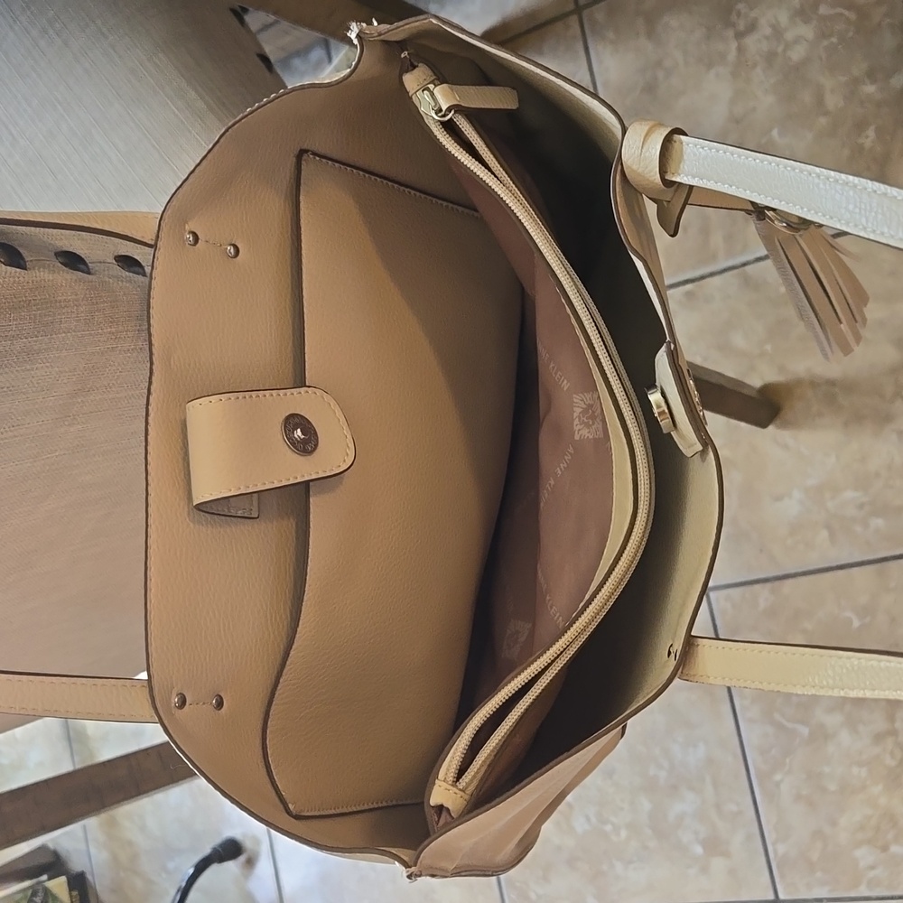Anne Klein Handbag - Picture 2 of 2